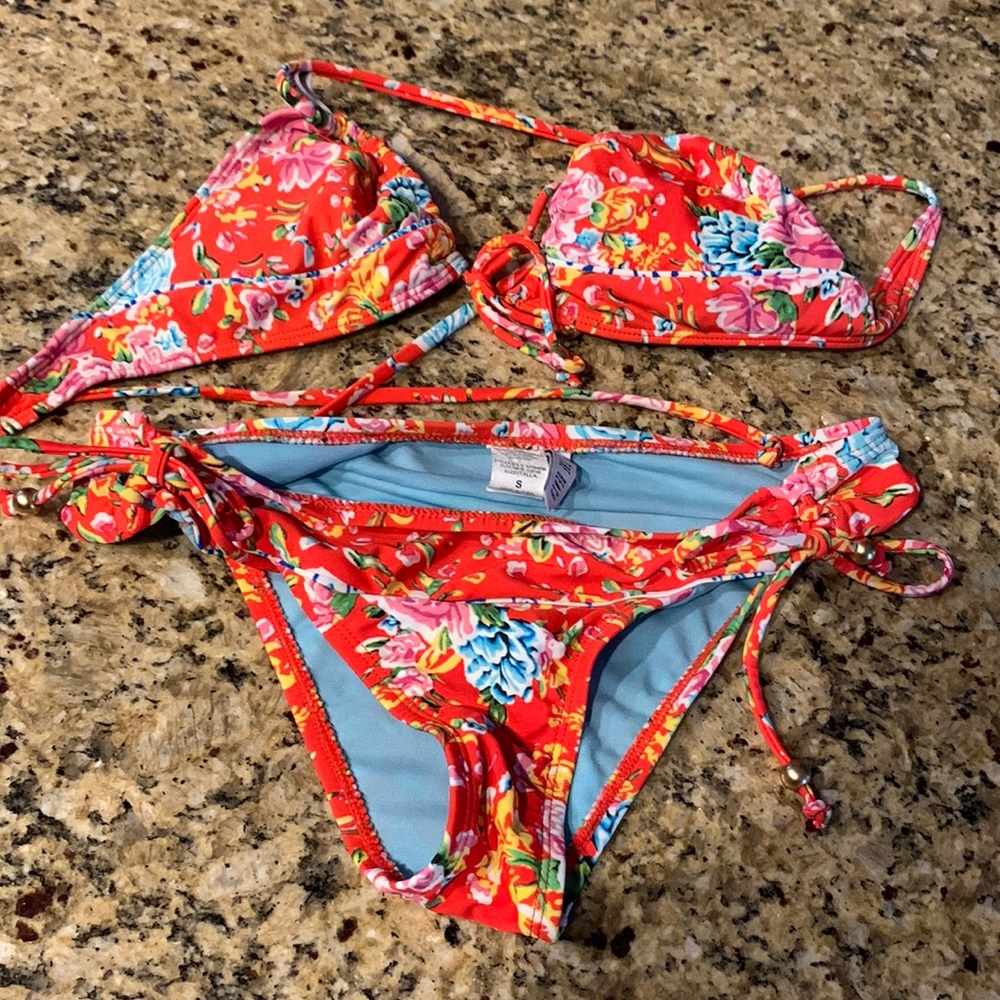 By The Beach Adorable Two Piece Bikini 👙